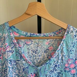 Lilly Pulitzer Women’s Small Etta V Neck Blue Ibiza Now You Sea Me Tee T-shirt